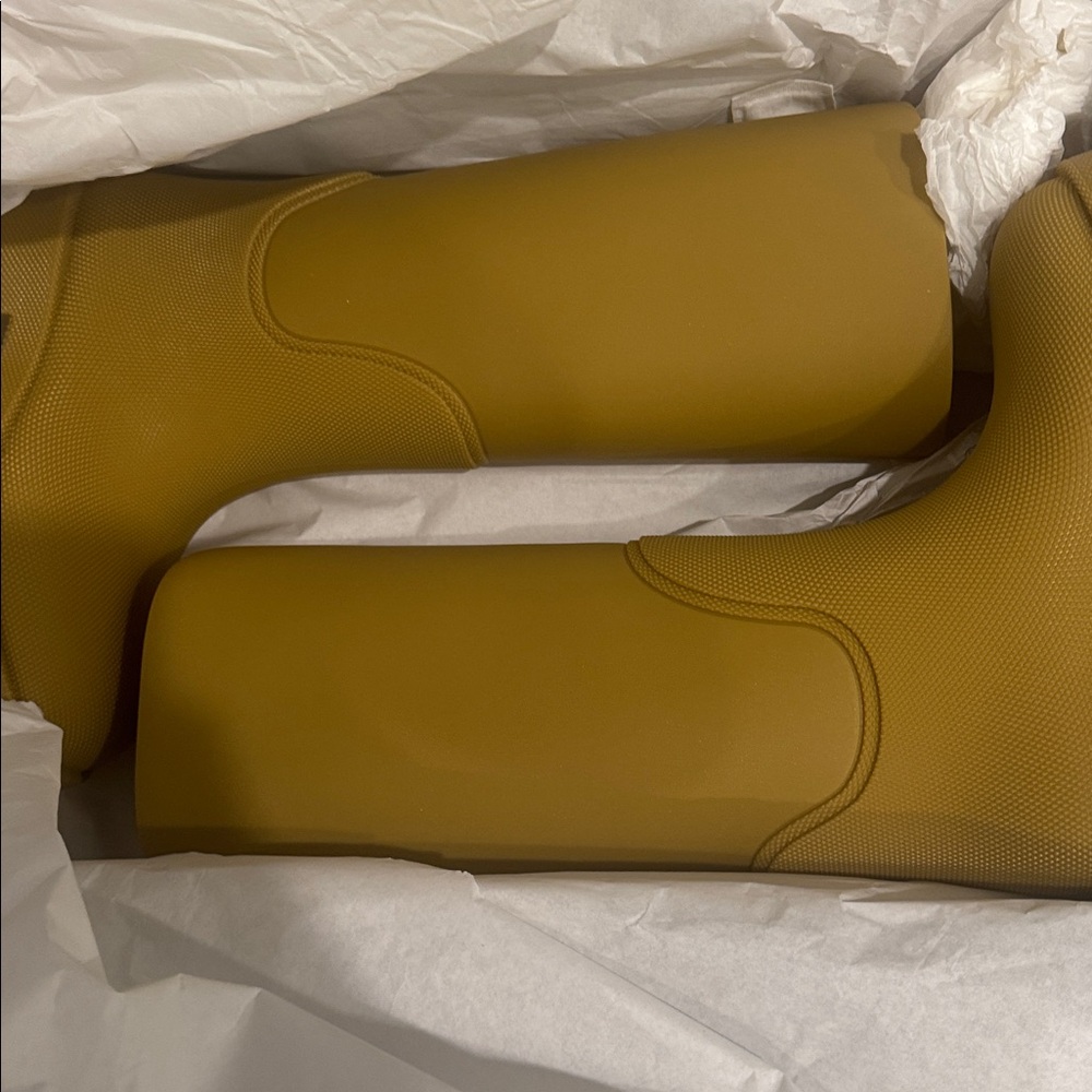 New Burberry Manilla Marsh Slip-On Rain Boots, Brand Size 39 - Picture 5 of 8